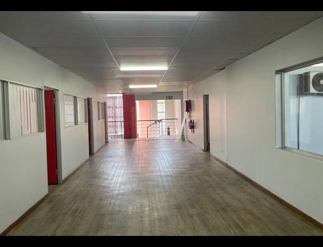 1,261M² OFFICE TO LET IN HALFWAY HOUSE
